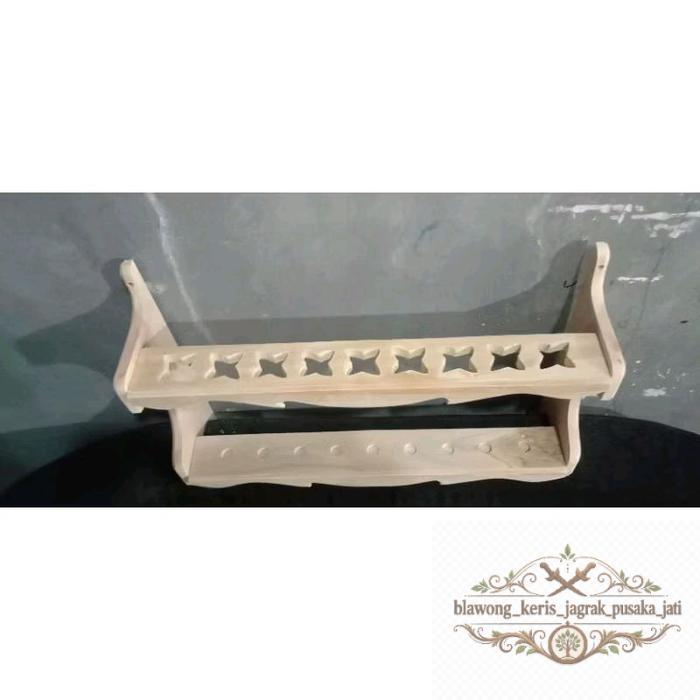 jagrak keris model dinding nempel panjang 60 tinggi 24 cm isi 7 keris