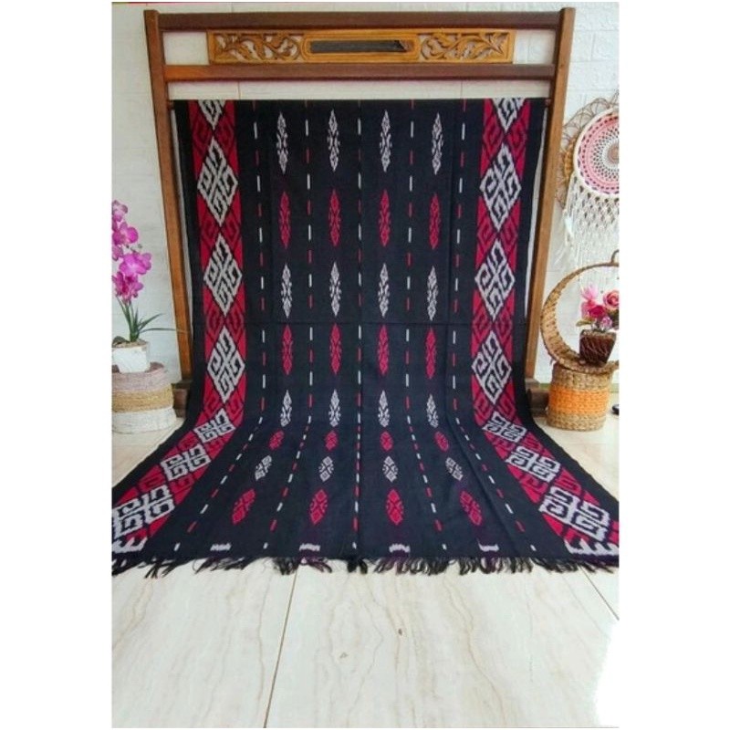 tenun toraja hitam merah