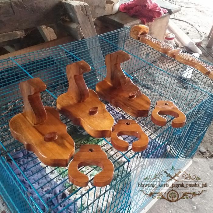 dudukan keris kecil/ jimatan