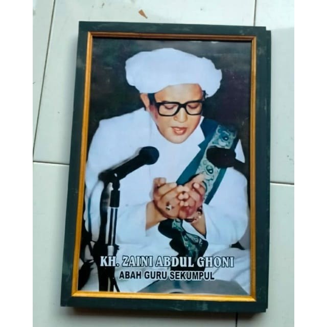 Hiasan dinding murah pigura ulama lukisan cetak gambar Guru Sekumpul K.H. Zaini Abdul Ghani
