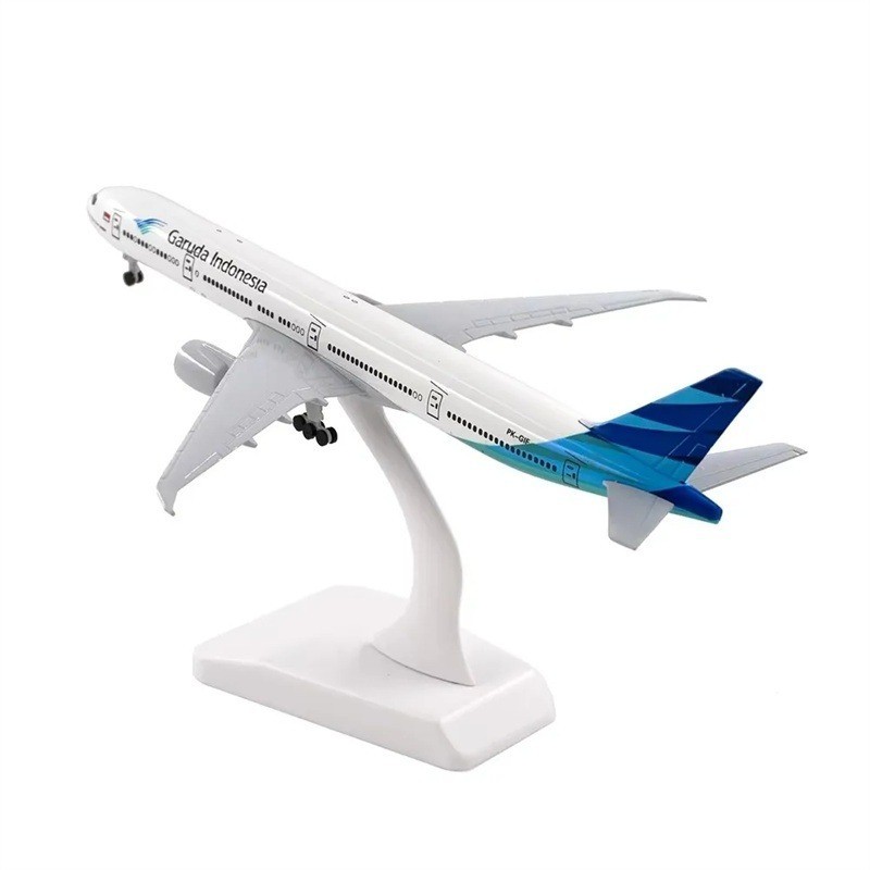 Miniatur Diecase Pesawat Garuda 20 cm Ada Roda Boing 777 1:200