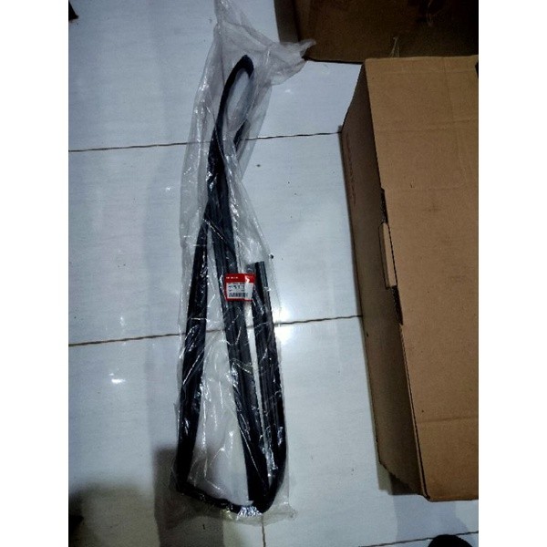 Karet kaca Run channel karet chanel Honda Jazz Ge8 2008-2013 genuine