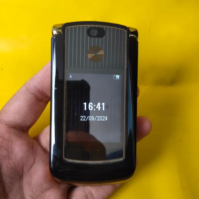 Motorola Razr2 V8 Flip Jadul