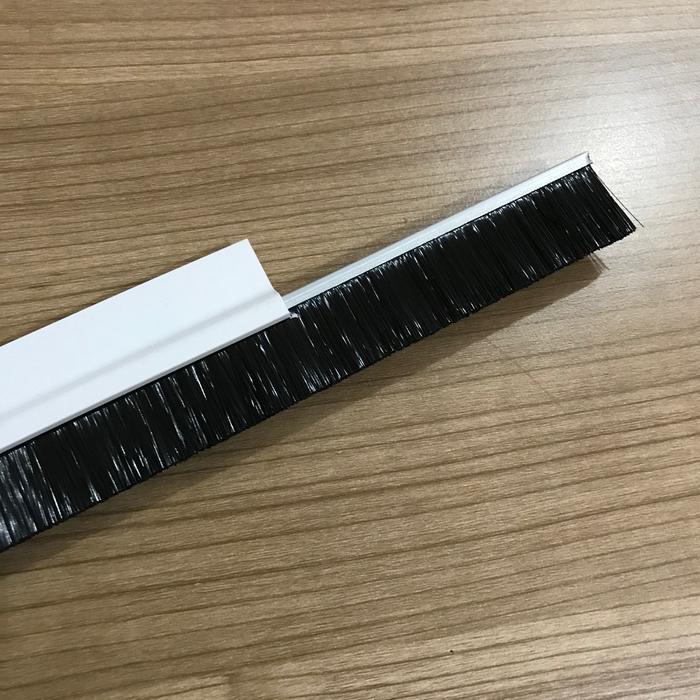 Door Seal Bulu Penutup Celah Pintu Door Brush Seal White terlaris