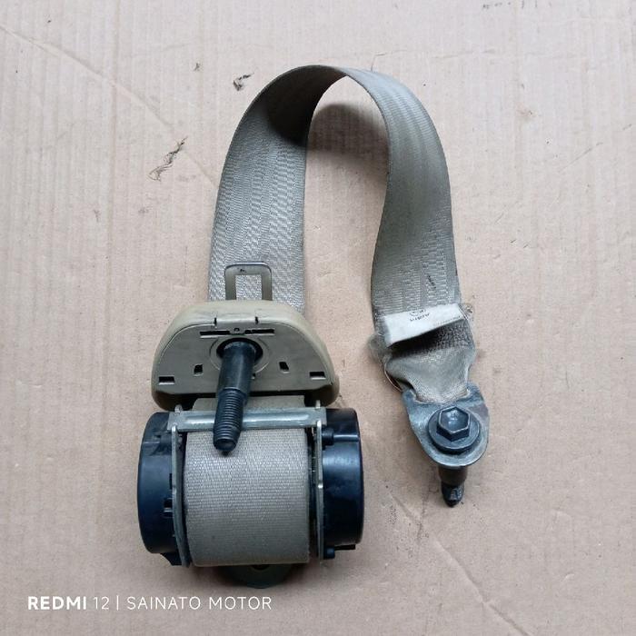 safety belt sabuk pengaman jok belakang bagian kiri L toyota innova diesel copotan