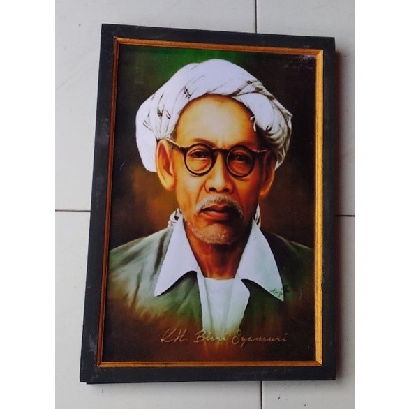 hiasan dinding poster KH Bisri Syansuri plus bingkai ukuran 53×35