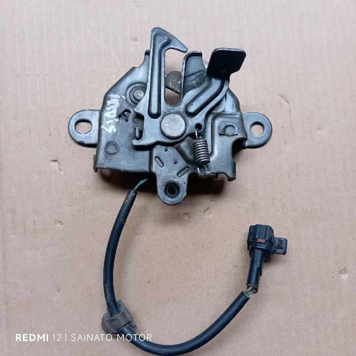 door lock doorlock dorlok kuncian pengunci pembuka kap cap mesin toyota kijang innova diesel copotan