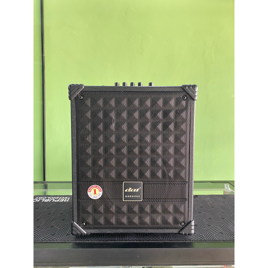 SPEAKER TROLLEY QQ-04 RMS 200 WATT 8 INCH FREE 2 UNIT MIC WIRELESS