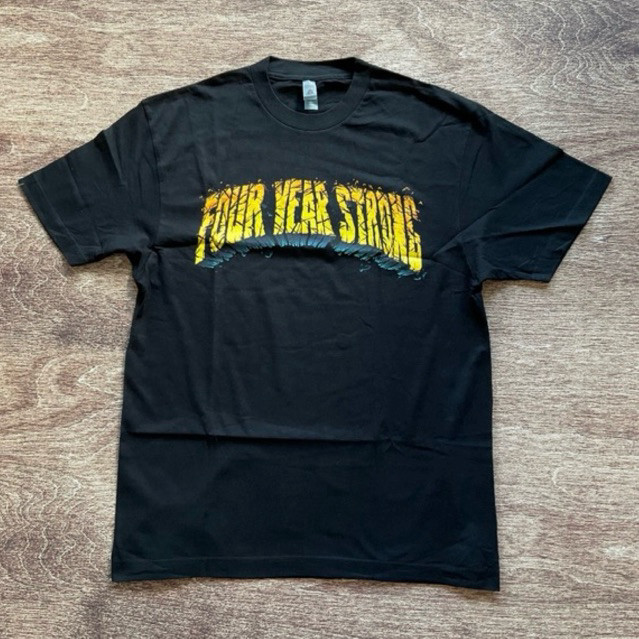 KAOS FOUR YEAR STRONG TOUR 2022 MERCHANDISE - KATUN PURE VINTAGE STYLE TERBAIK