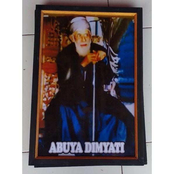 wall decor abuya Muhammad dimyati plus bingkai ukuran 53×35