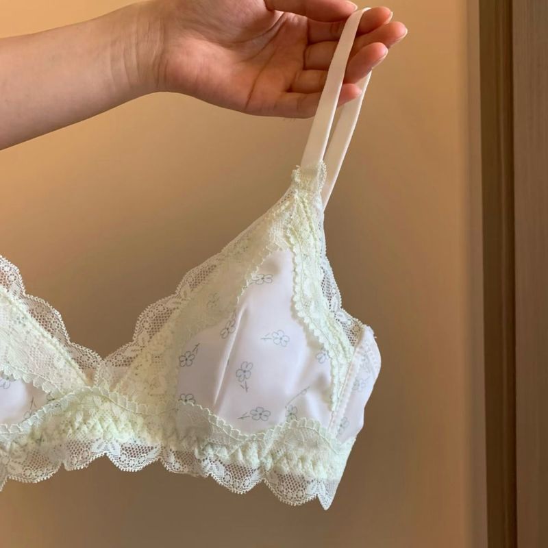 [Bisikannya][COD] Bra Segitiga Berenda Bunga untuk Wanita Menopang Payudara Kecil Mencegah Kendur