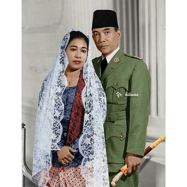 Hiasan dinding murah lukisan cetak murah gambar Ir Soekarno dan Fatmawati plus bingkai ukuran 65×45