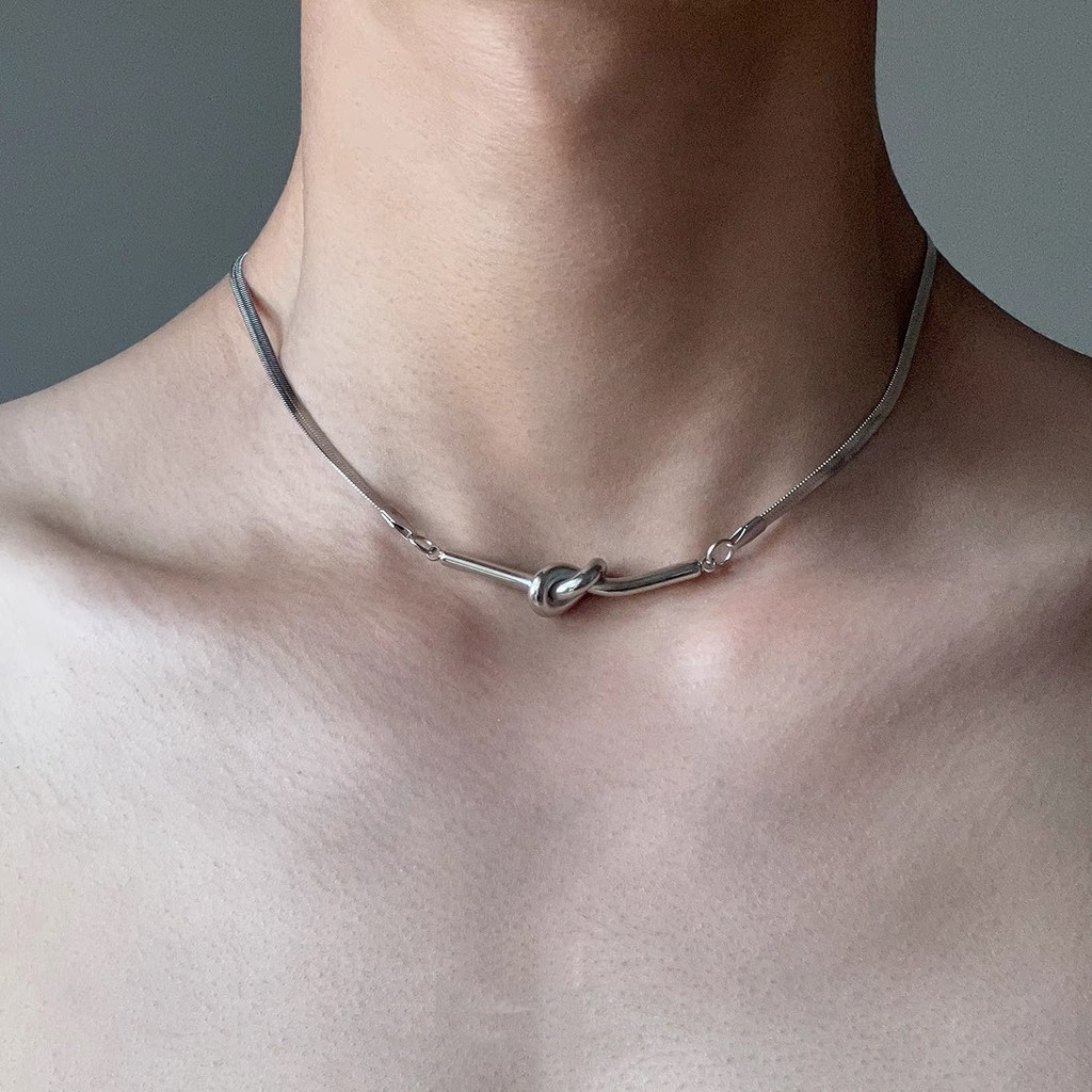 Kalung rantai tulang ular simpul minimalis gaya hip-hop baru, kalung titanium steel pendek untuk tul