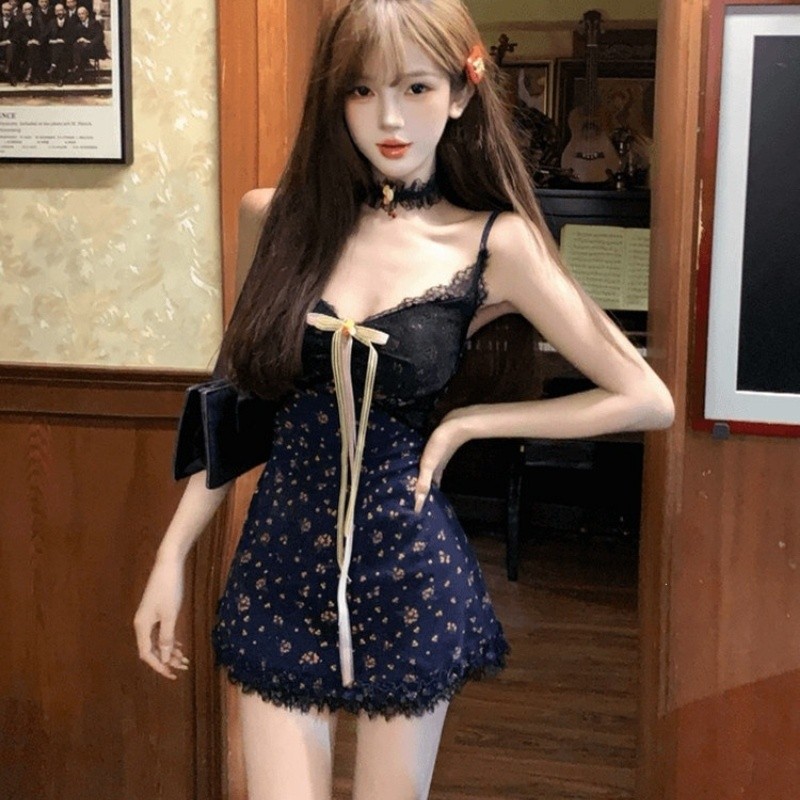 [ Mode Vogue] gaun sling wanita renda splicing tas pantat pendek rendah leher kain lembut casual