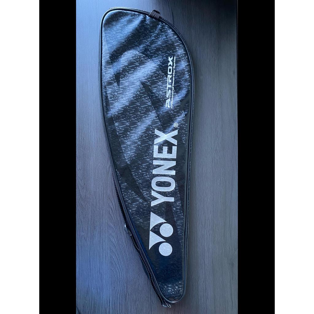 Tas Badminton Soft Cover Bawaan Raket Yonex High End Seri Astrox 1R 1 Resleting Original Ada Minus