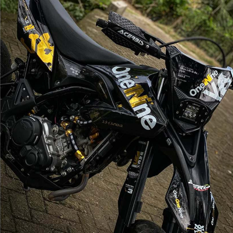 DECAL WR155R HITAM GOLD PUTIH HITAM CUSTOM DESAIN