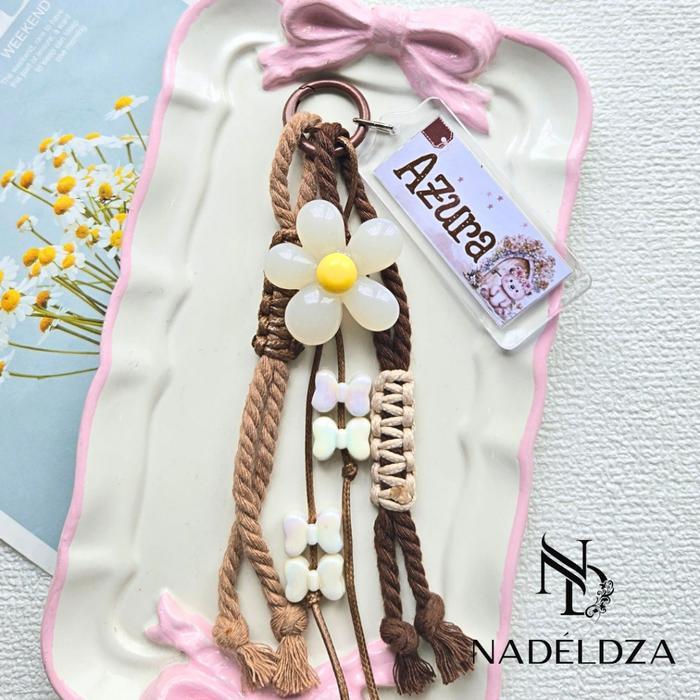 Nadeldza Bag Charm Lucu Gantungan Tas Tali Daisy Bunga Inisial Nama Custom Huruf Korean Aesthetic/ G