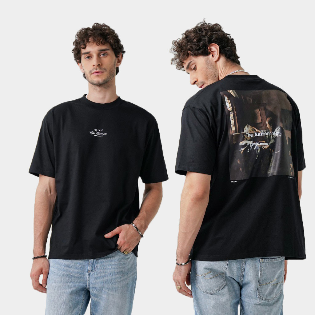 [HOT] CELCIUS "EPIC CHRONICLE" Oversized Graphic T-Shirt LIN000796C Hitam T-shirt pria