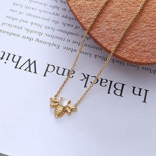Kalung Liontin Lebah Berlapis Emas dari Stainless Steel 316L dengan Batu Opal Imitasi - Desain Simpl