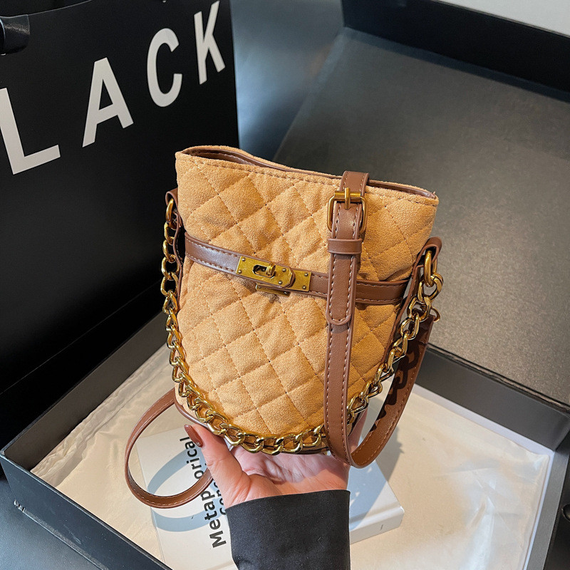 Tas wanita bergaya Chanel dengan bordir berlian dan rantai, tas selempang model bucket yang baru, mo