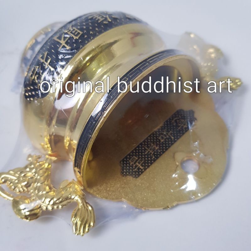 hiolo tembok naga logam