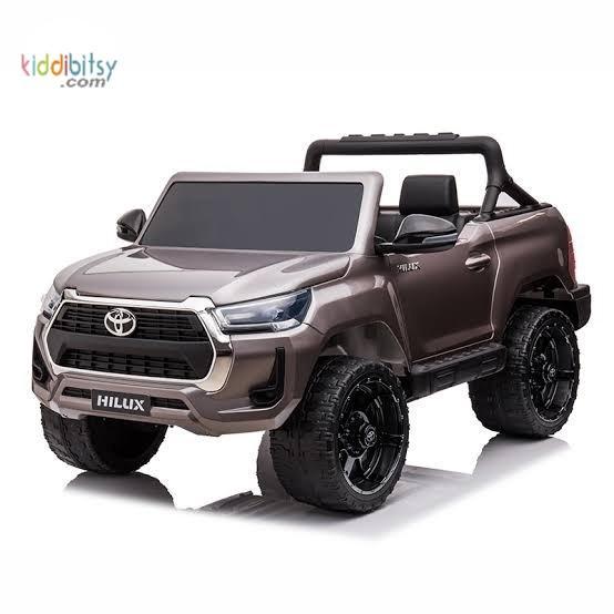 Toyota Hilux mobil aki anak