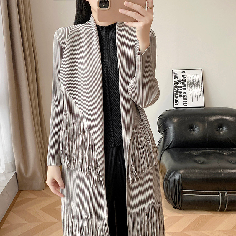 Long sleeved pleated jacket  suit collar  large shawl dress