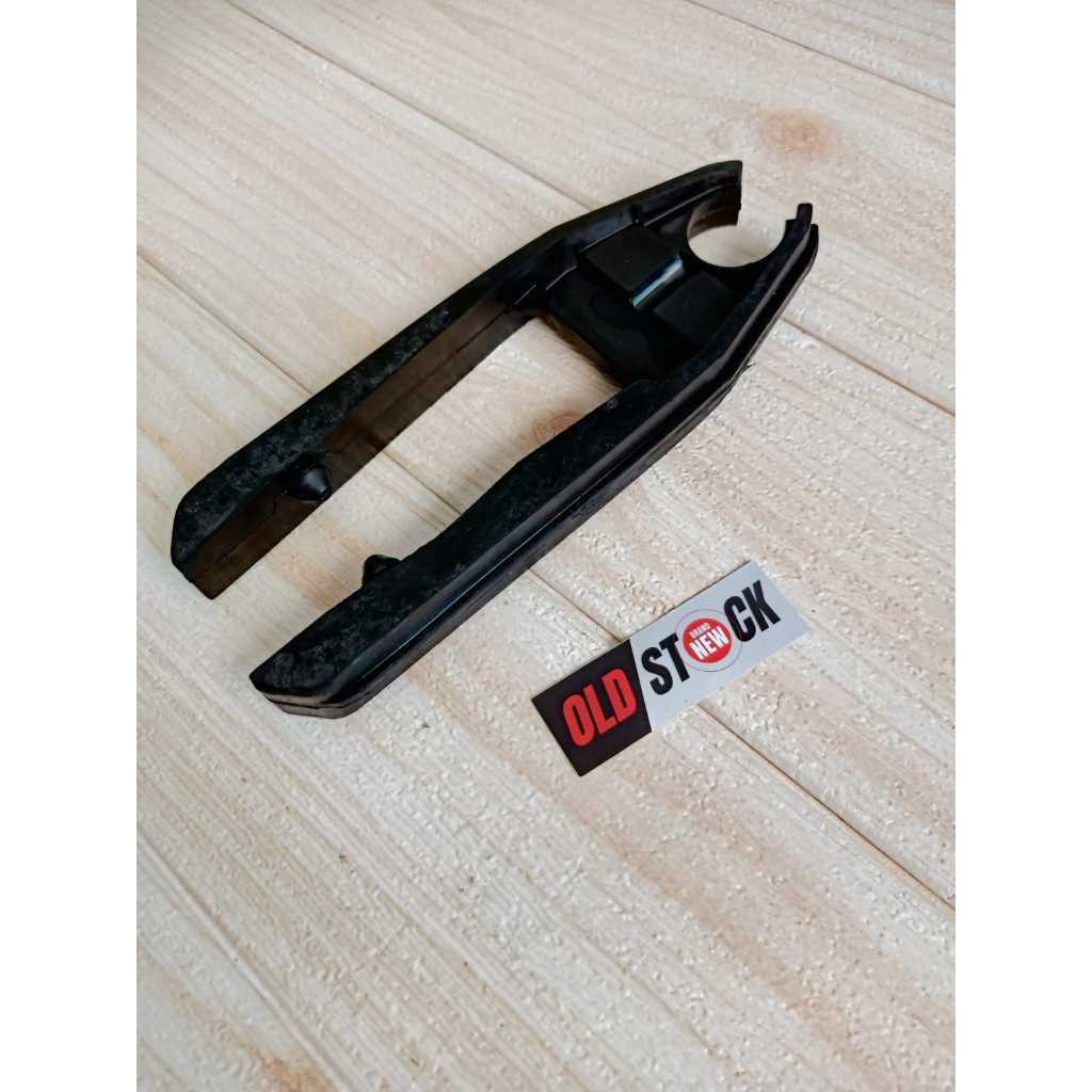 KARET BANTALAN TAHANAN RANTAI MOTOR YAMAHA VIXION  NEW VIXION OLD / PARTS NEW OLD STOCK