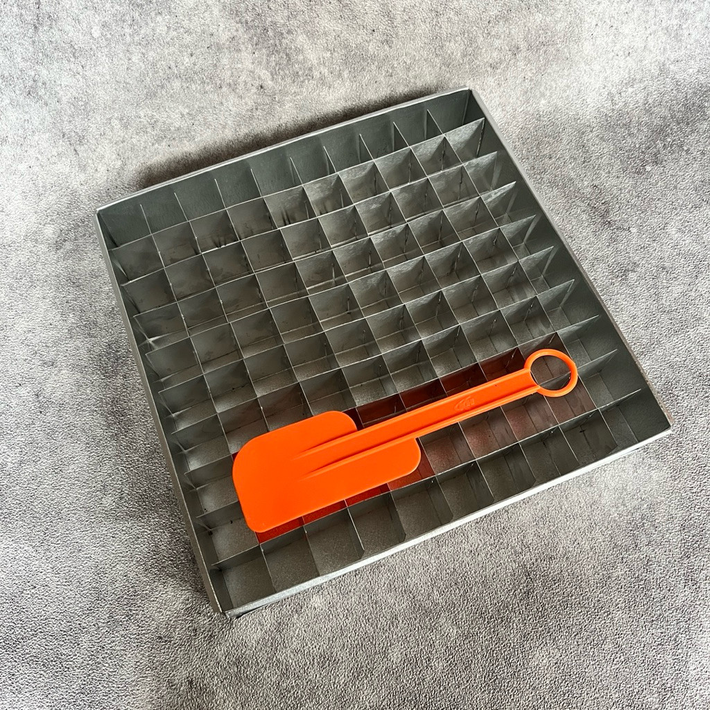 Loyang Kotak Sekat Brownies 100 Lubang 20x20 25x25 Anti Lengket