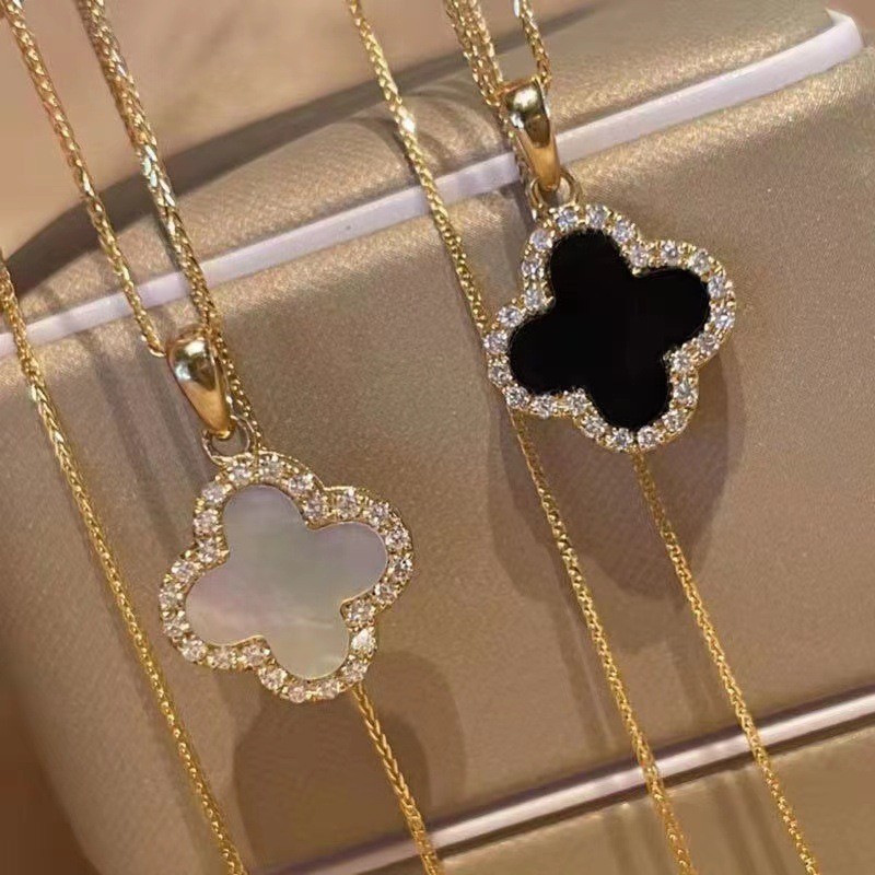 Four-leaf Clover Sweater Chain for Women, Autumn and Winter Fashion, Chanel Style, Elegant Necklace,