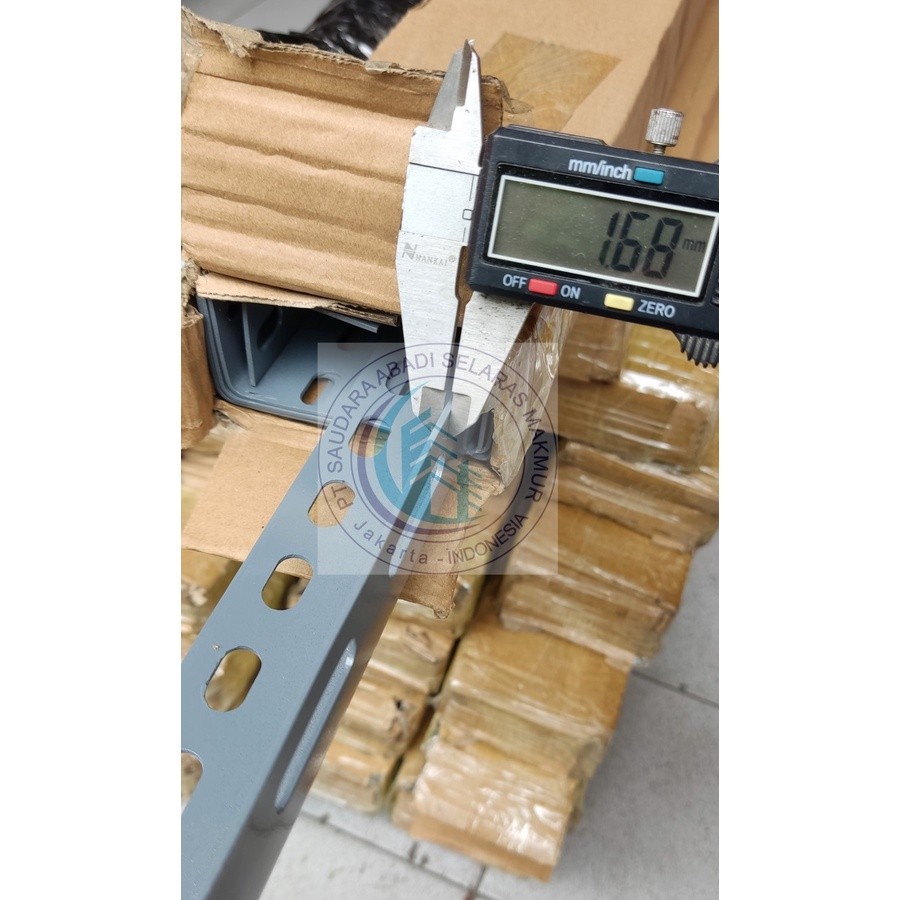 Rak Siku Lubang Besi / Besi Siku Lobang (1.6mm) 3 Meter