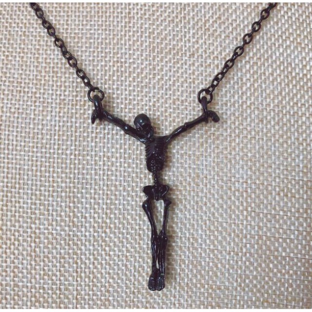 Gothic Skeleton Cross Skull Necklace Anatomical Bone Halloween Anatomy Disco Pub Soul Black Pendant 