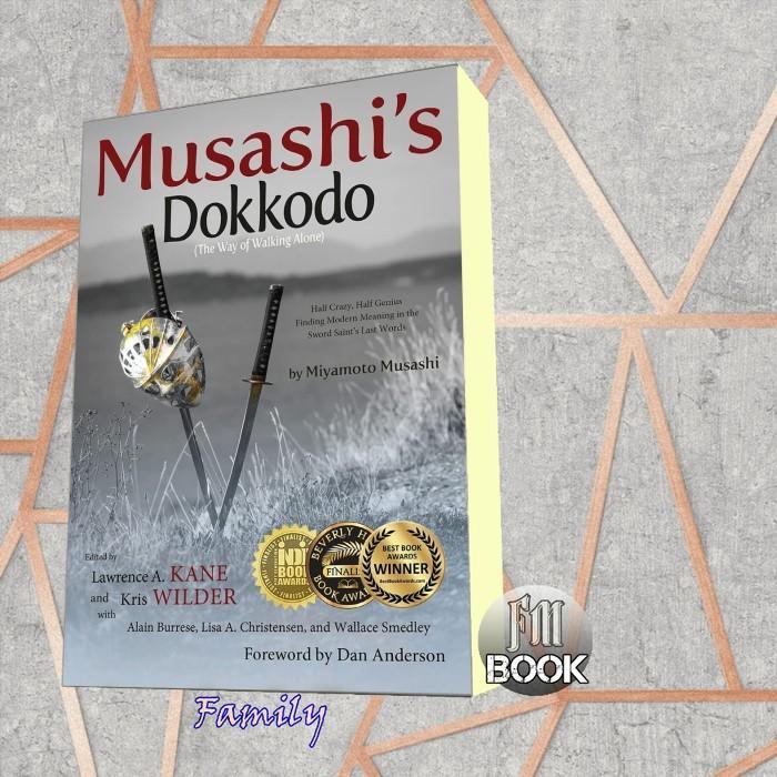buku Musashi's Dokkodo (The Way of Walking Alone) Musashi, Miyamoto