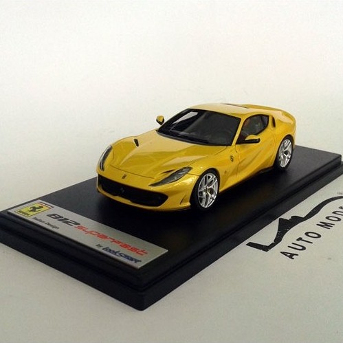 Looksmart Ferrari 812 Superfast Giallo Tristrato