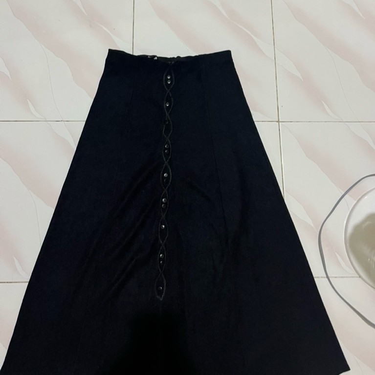 rok hitam preloved