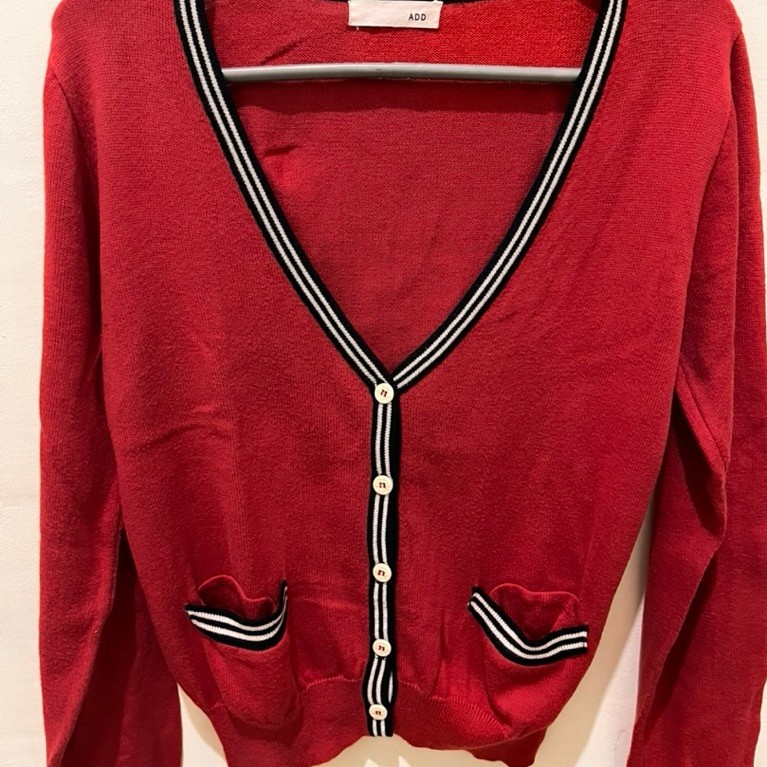 cardigan merah