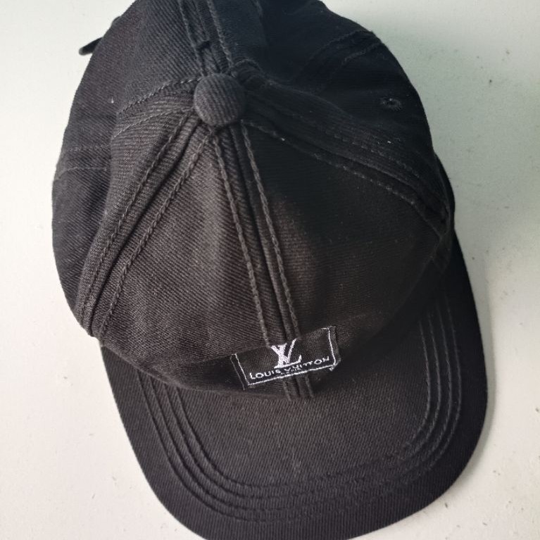 (Preloved) Topi Hitam Louis Vuitton
