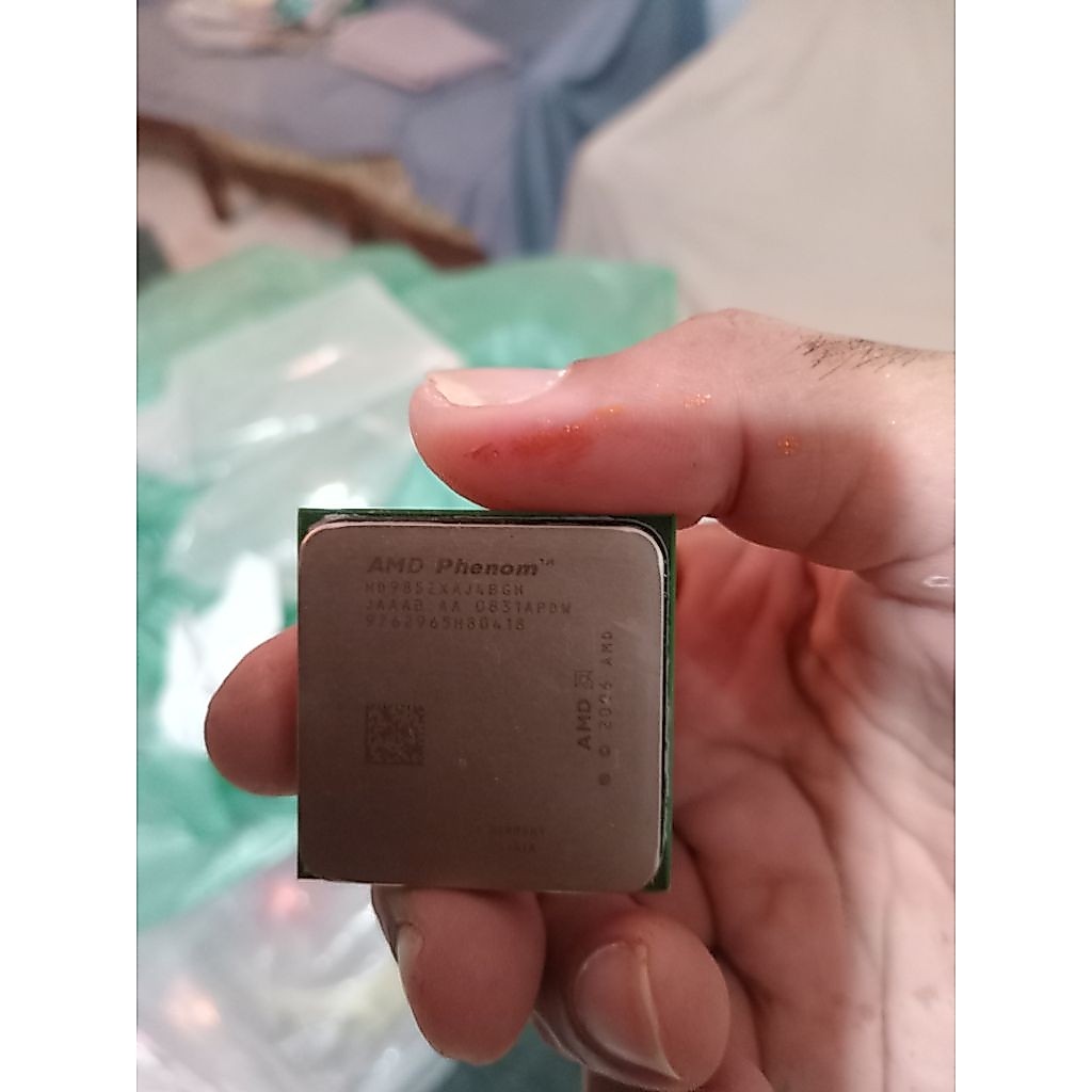 PROCESSOR AMD  PHENOM X4 9850 [ 4 CORE ] .