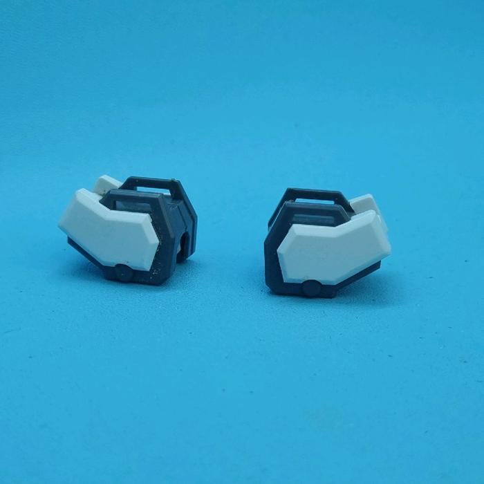 Bandai EG (not HG) 1/144 (Aile) Strike Gundam  Shoulder/Shoulders Unit