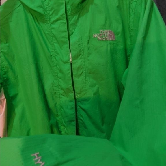 Jaket tnf hyvent, Hijau list putih