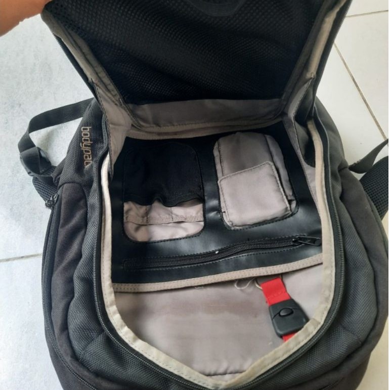 tas ransel b0dyp4ck warna hitam