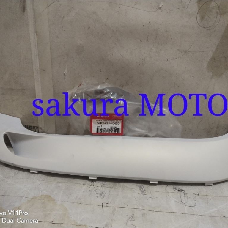 TUTUP BORDAS SCOOPY ESP 2024-2026 PUTIH DOP ORIGINAL HONDA KANAN/KIRI 64421-K2F-NC0ZQ/64431-K2F-N00Z