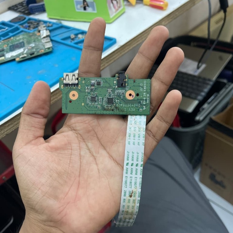 IO Board HP 11 - F103TU USB Board Child Board Laptop