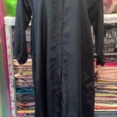 Gamis Wanita Hitam Polos Kancing Depan