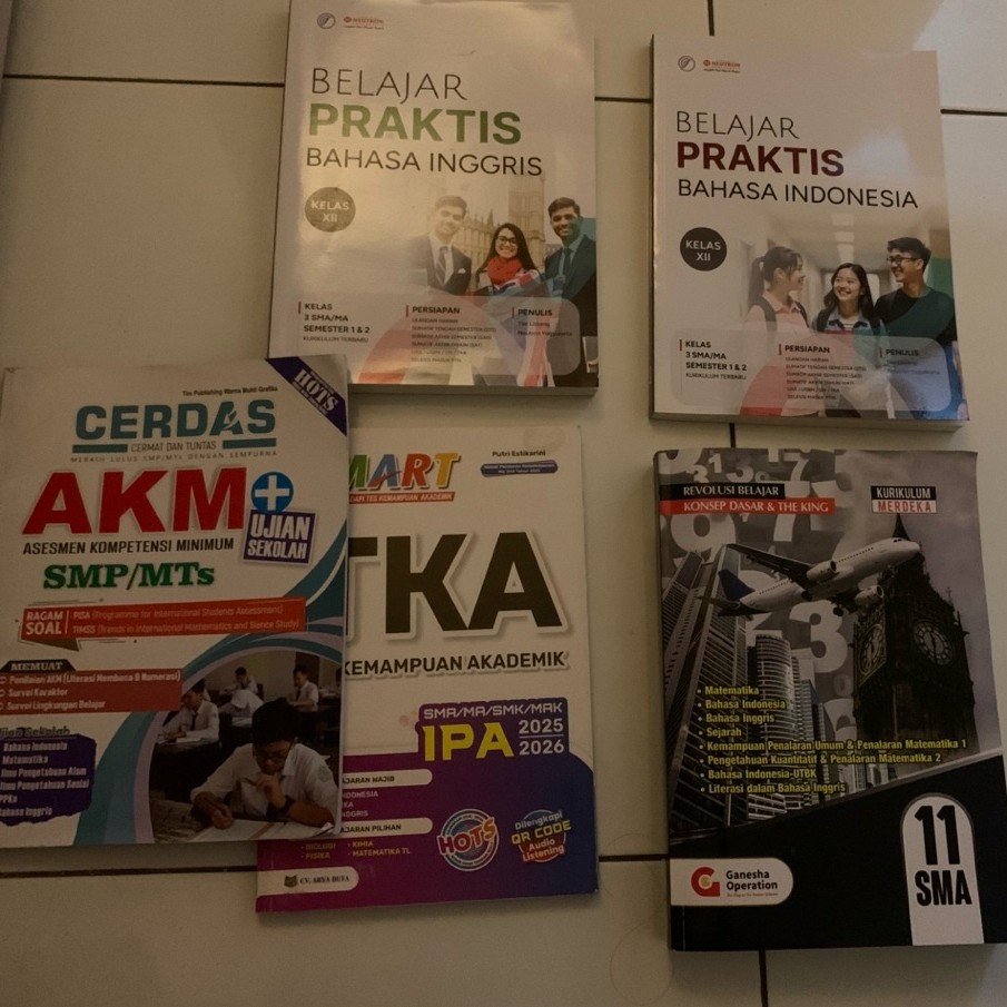 PRELOVED - BUKU GANESHA OPERATION KELAS 11 BUKU AKM SMP BUKU NEUTRON KELAS 12