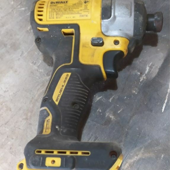impact driver cordless dewalt dcf887 bekas