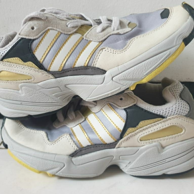 SEPATU SECOND WANITA BRAND ADIDAS