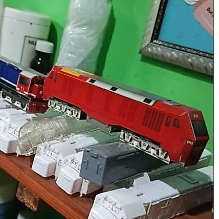 Miniatur Kereta Api Lokomotif CC300