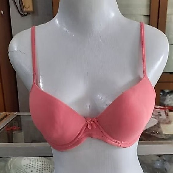 Bra wanita ada kawat dan busa merk avon harga pembelian hanya di batam.