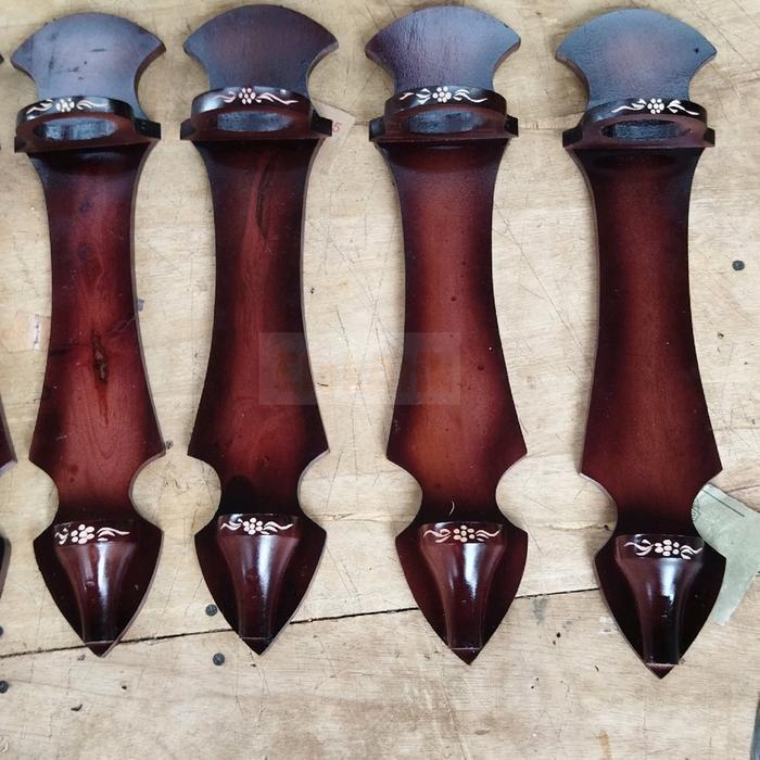 blawong blawong gantungan keris dan tombak